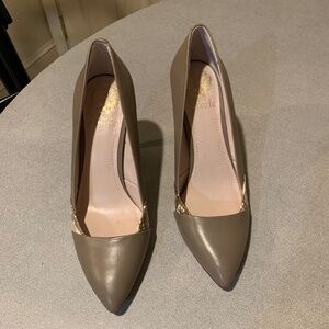 Vince Camuto Taupe/Beige Leather Pumps sz 8.5